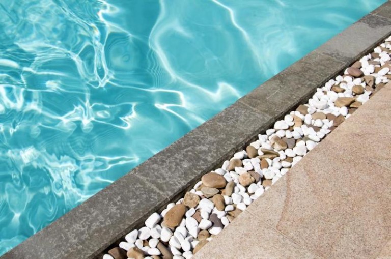 Les secrets d'une rénovation de piscine réussie à Forcalqueiret